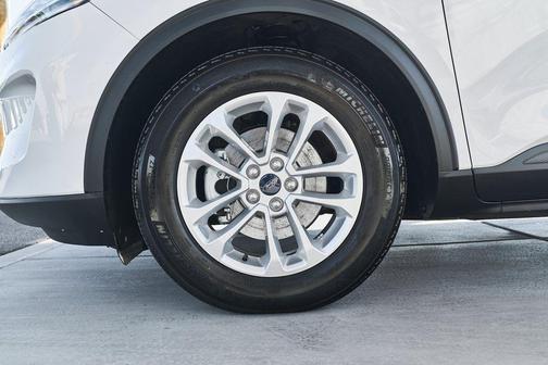 OXFORD WHITE 2022 Ford Escape SE