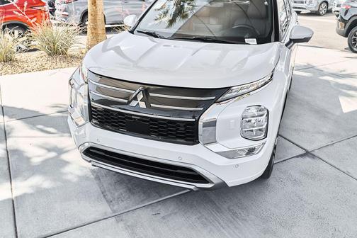 White 2025 Mitsubishi Outlander SEL 2.5 S-AWC