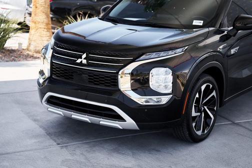 2023 Mitsubishi Outlander PHEV SE S-AWC