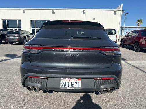 2022 Porsche Macan Macan