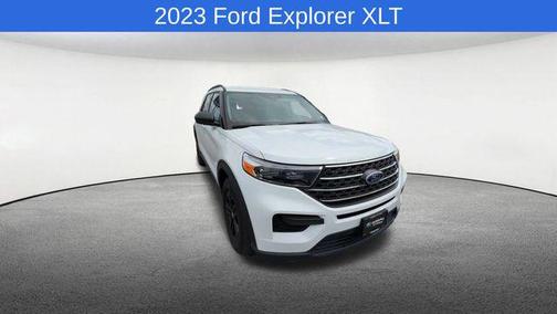Oxford White 2023 Ford Explorer XLT
