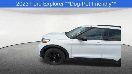 Oxford White 2023 Ford Explorer XLT