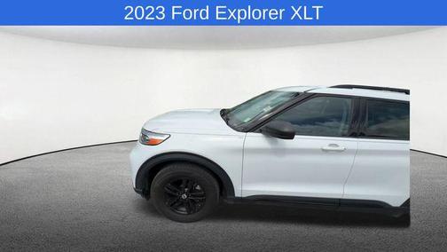 Oxford White 2023 Ford Explorer XLT