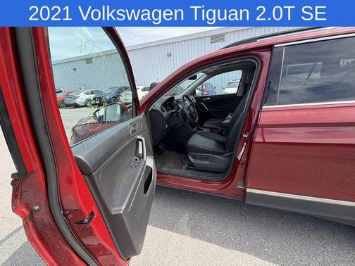 Cardinal Red Metallic 2021 Volkswagen Tiguan 2.0T SE 4MOTION