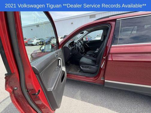 Cardinal Red Metallic 2021 Volkswagen Tiguan 2.0T SE 4MOTION