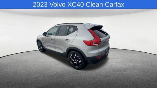 2023 Volvo XC40 B5 Plus Dark Theme