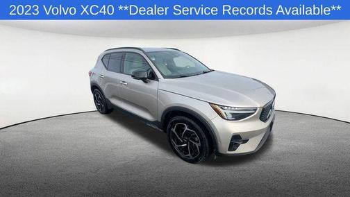 2023 Volvo XC40 B5 Plus Dark Theme