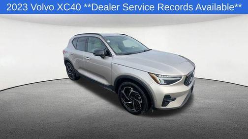 2023 Volvo XC40 B5 Plus Dark Theme