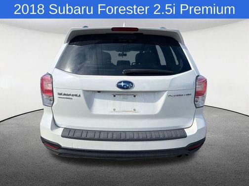 Crystal White Pearl 2018 Subaru Forester 2.5i Premium