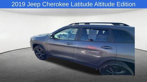 Granite Crystal Metallic Clearcoat 2019 Jeep Cherokee Altitude