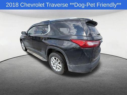 Mosaic Black Metallic 2018 Chevrolet Traverse LT Cloth