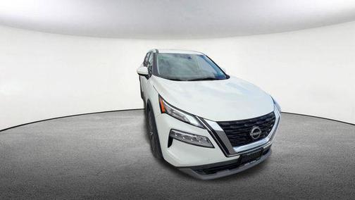 Pearl White Tricoat 2023 Nissan Rogue SV
