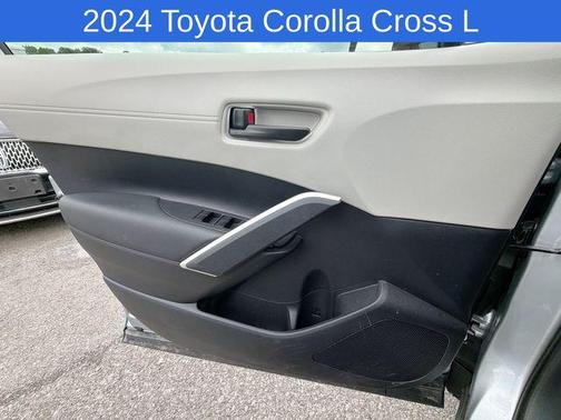 Sonic Silver 2024 Toyota Corolla Cross L