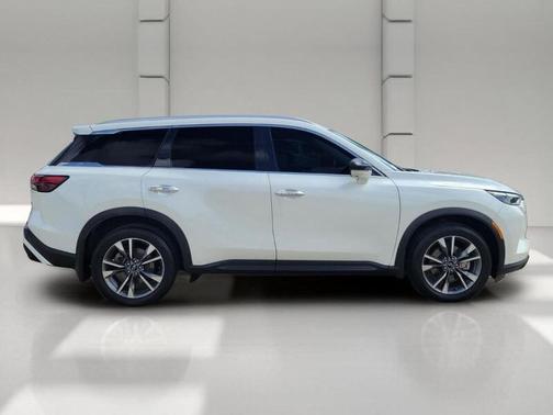 Majestic White 2023 INFINITI QX60 Luxe