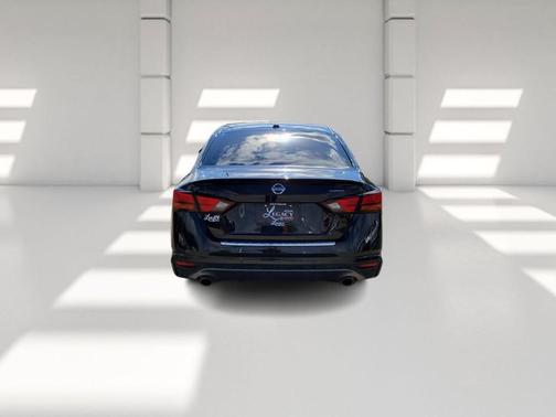 2022 Nissan Altima SR FWD