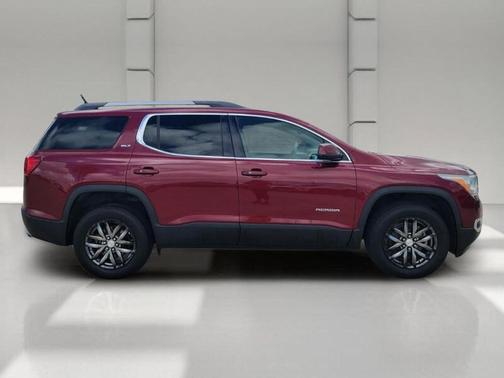 RED 2017 GMC Acadia SLT-1