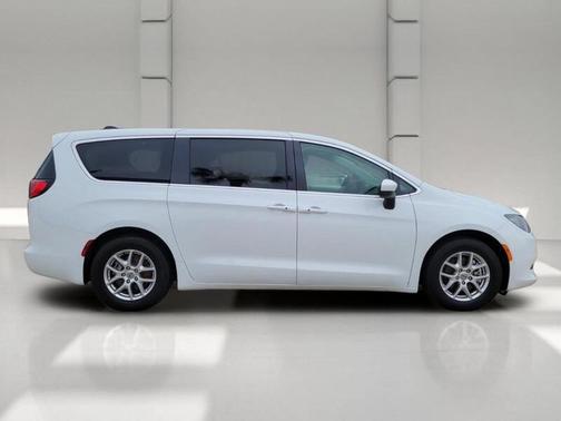 Bright White Clearcoat 2023 Chrysler Voyager LX