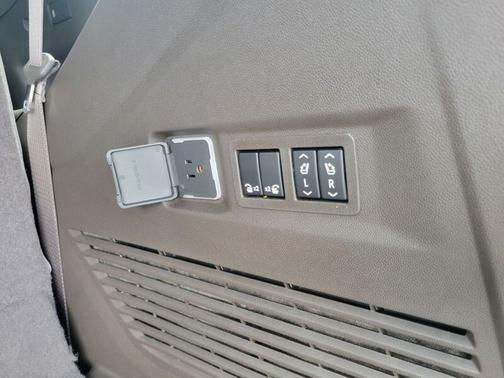 Summit White 2026 GMC Yukon 2WD Elevation