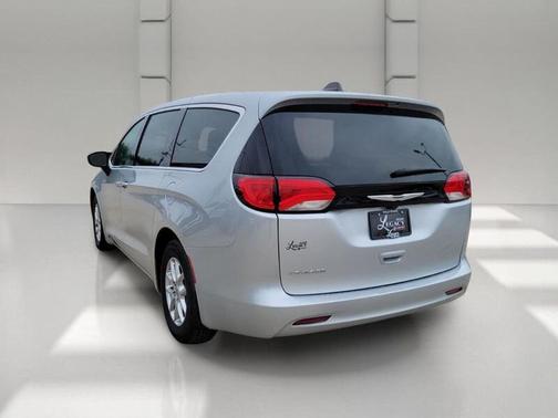 Silver Mist Clearcoat 2023 Chrysler Voyager LX