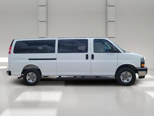 Summit White 2025 GMC Savana 3500 RWD 3500 Extended Wheelbase LT