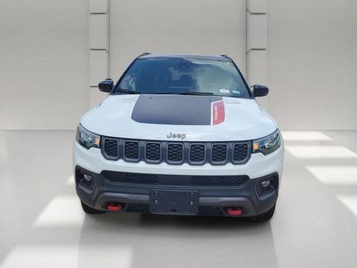 Bright White Clearcoat 2025 Jeep Compass Trailhawk