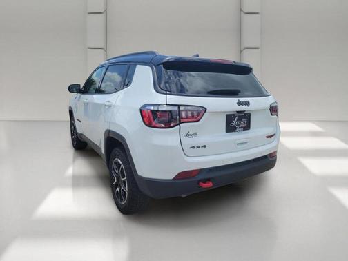 Bright White Clearcoat 2025 Jeep Compass Trailhawk