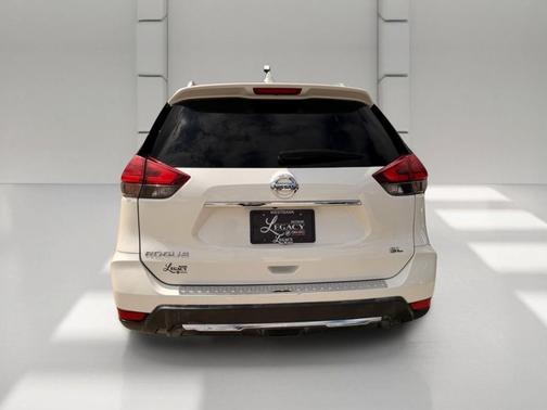 Pearl White 2017 Nissan Rogue SV