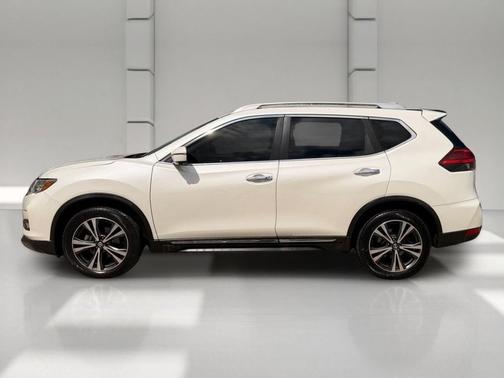 Pearl White 2017 Nissan Rogue SV