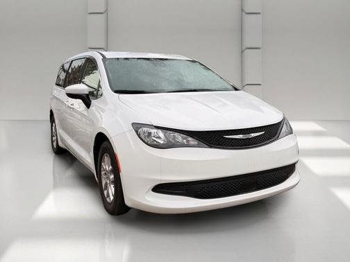 Bright White Clearcoat 2023 Chrysler Voyager LX