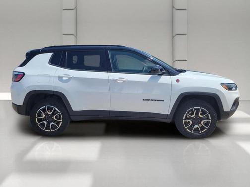 Bright White Clearcoat 2025 Jeep Compass Trailhawk
