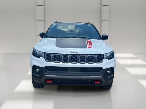 Bright White Clearcoat 2025 Jeep Compass Trailhawk