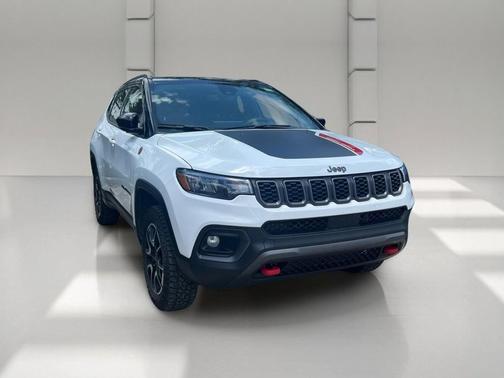 Bright White Clearcoat 2025 Jeep Compass Trailhawk