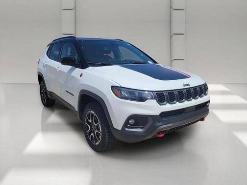 Bright White Clearcoat 2025 Jeep Compass Trailhawk