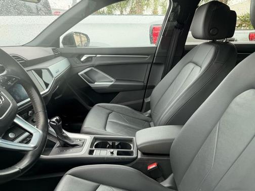 Mythos Black Metallic 2020 Audi Q3 45 S line Premium