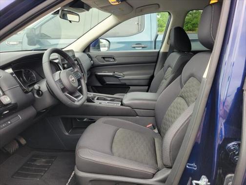 2024 Nissan Pathfinder SV FWD