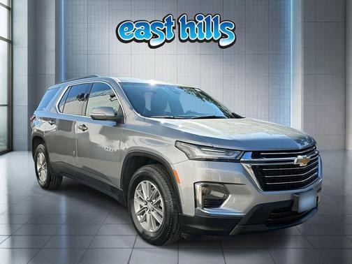 Sterling Gray Metallic 2023 Chevrolet Traverse LT Leather