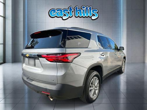 Sterling Gray Metallic 2023 Chevrolet Traverse LT Leather