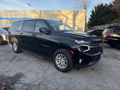 2024 Chevrolet Suburban LT