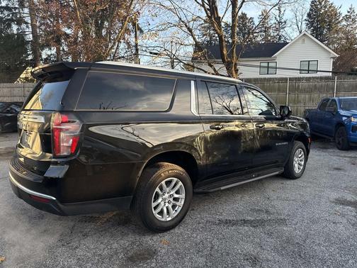2024 Chevrolet Suburban LT