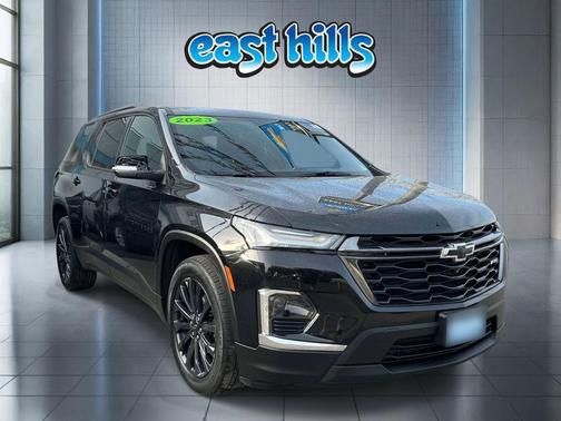 Mosaic Black Metallic 2023 Chevrolet Traverse RS