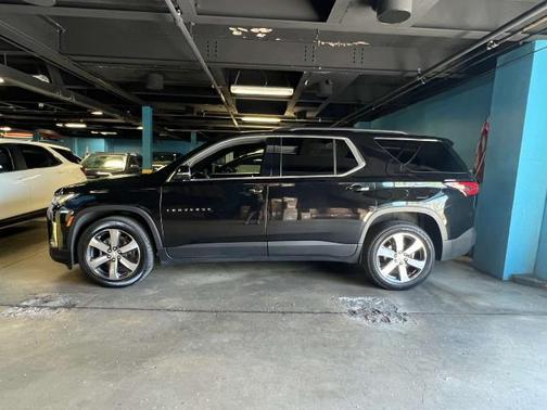 2022 Chevrolet Traverse LT Leather