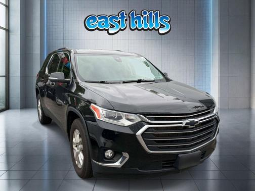 Mosaic Black Metallic 2021 Chevrolet Traverse LT Leather