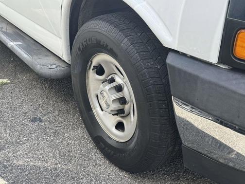 Summit White 2019 Chevrolet Express 2500 Work Van