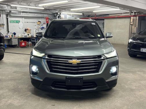 Silver Sage Metallic 2022 Chevrolet Traverse LT Cloth