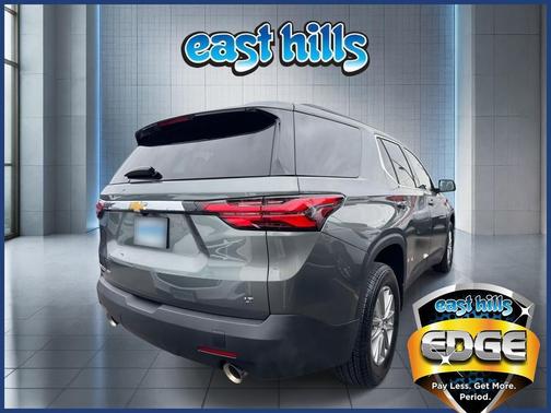 Silver Sage Metallic 2023 Chevrolet Traverse LT Cloth