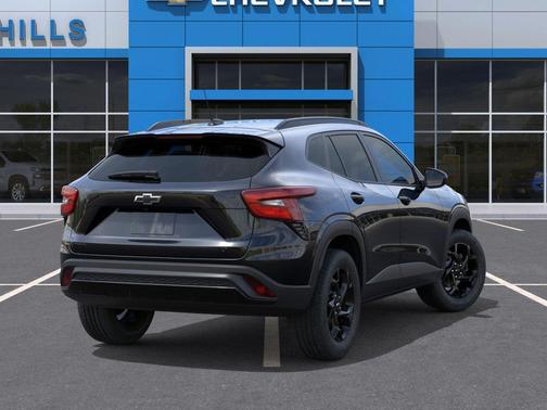 Mosaic Black Metallic 2026 Chevrolet Trax LT