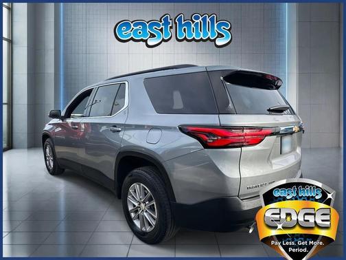 Sterling Gray Metallic 2023 Chevrolet Traverse LT Cloth