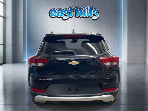 Mosaic Black Metallic 2023 Chevrolet Trailblazer LT