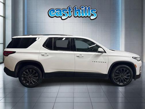 Summit White 2023 Chevrolet Traverse RS