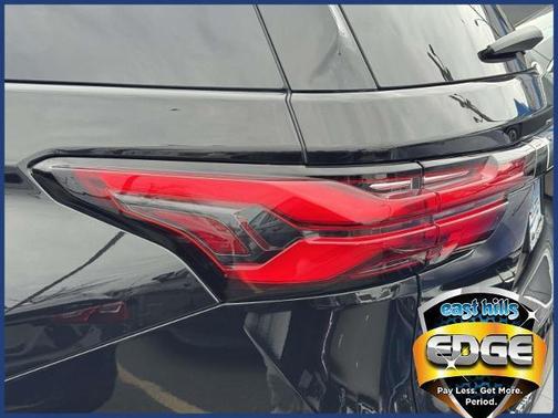 Mosaic Black Metallic 2023 Chevrolet Traverse LT Leather